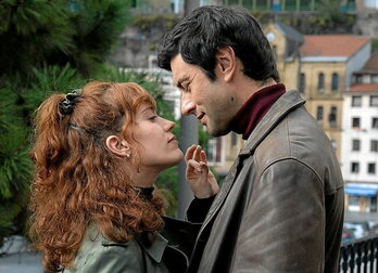 Maitasun erromantikoa eta familia heteropatriarkala loriatzea proposatu digute.