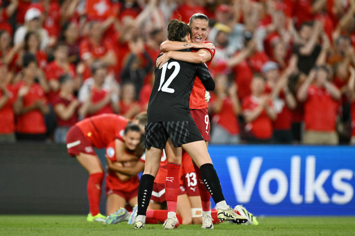 Celebración de Suiza tras su victoria ante Finlandia en la Eurocopa.