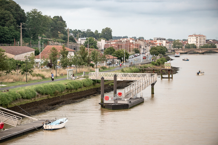 Aturri ibaian desagertu da gizona, erori ondoren.