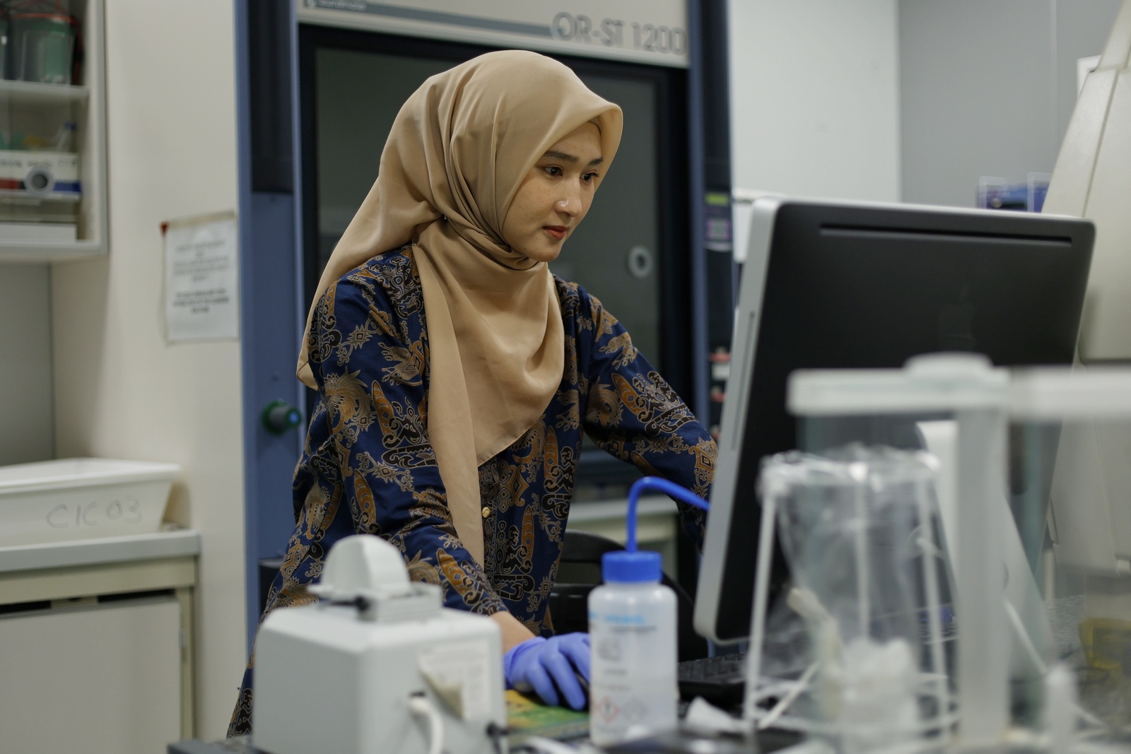 Rica Asrosa, nanoGUNEko laborategietako batean. (Maialen ANDRES/FOKU)