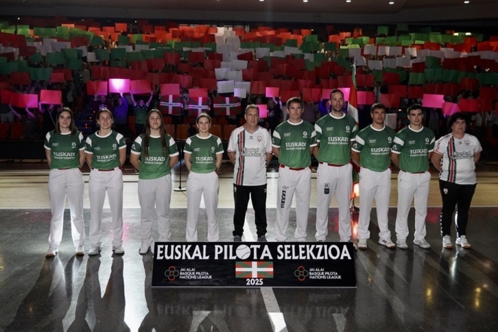 Euskal Pilota Selekzioa Gernikako aurkezpen ekitaldian.