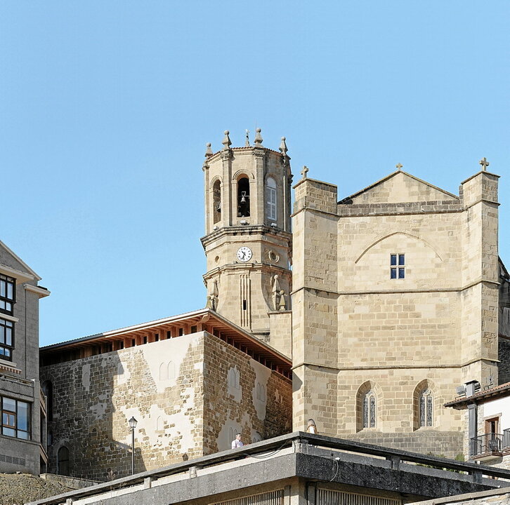 Irudietan, Getariako Zarautz jauregian egindako Vaumm Arkitektura-ren proiektua ageri da, kultur ekipamendu berri gisa.