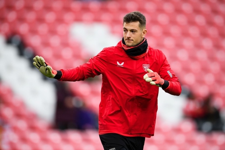 Julen Agirrezabala beroketa lanetan San Mamesen