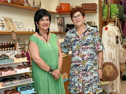 Puri ha cogido este año el relevo de esta perfumería de Erandio de manos de su anterior propietaria, Garbiñe, que a su vez la había heredado de su madre.