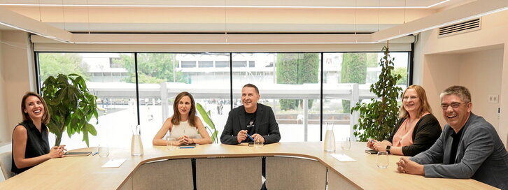Reunión celebrada ayer en Gasteiz entre las delegaciones de EH Bildu y Podemos.