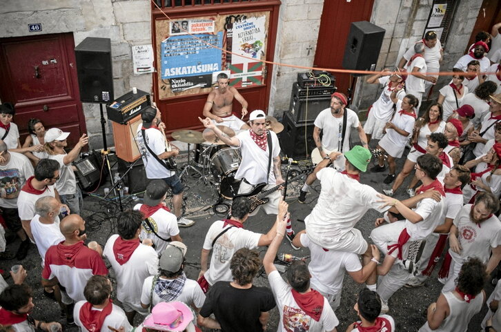 Patxoki lokaleko giroa, atzo.