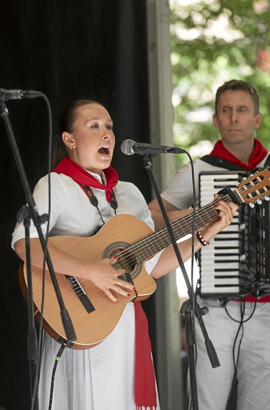 Actuación en Sarasate.