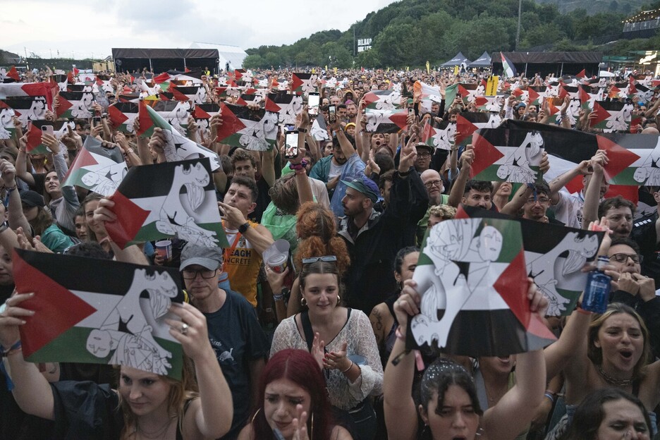 Kobetamendin musika eta aldarria, loturik.
