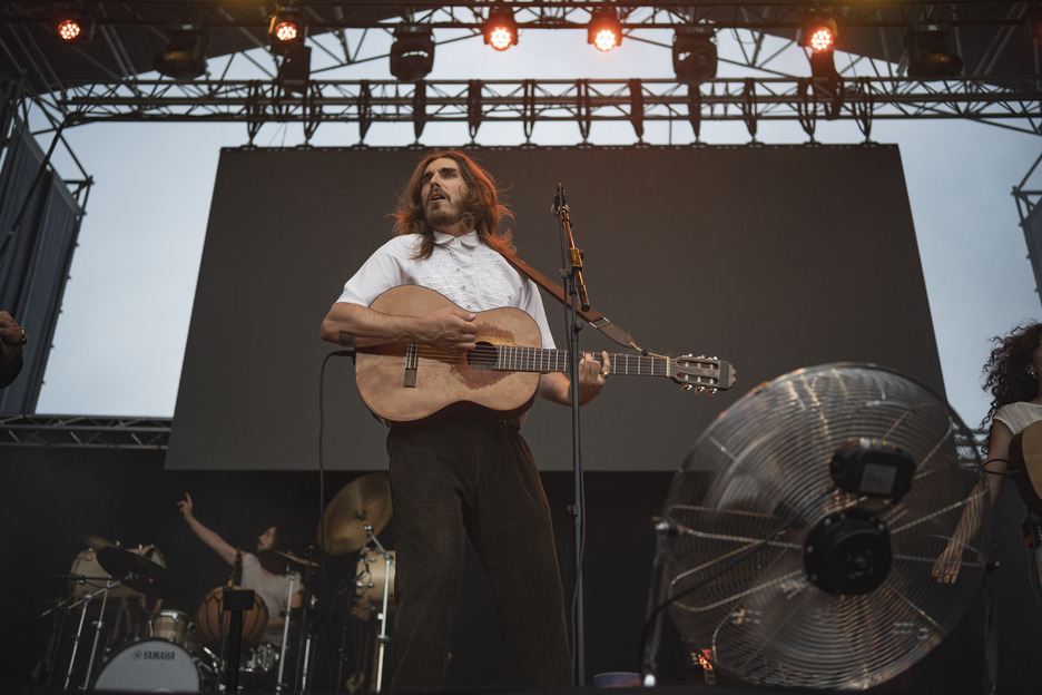 Oholtzaren gainean, Carlos Ares galiziarra.