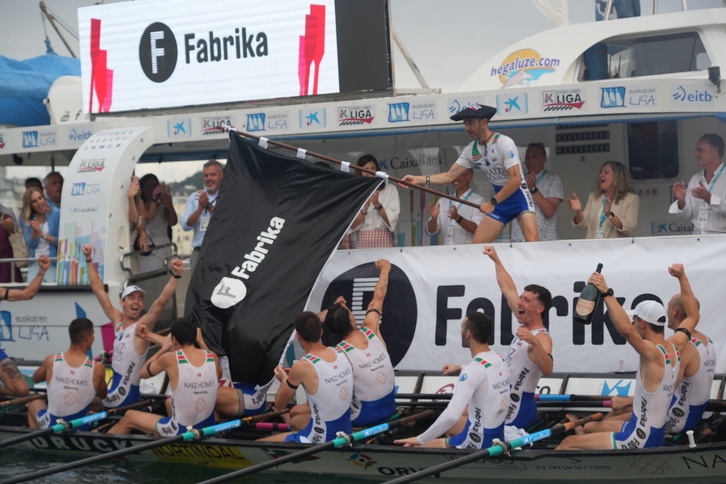 Arkaitz Diaz Donostiarrako patroia, Fabrika bandera astintzen.