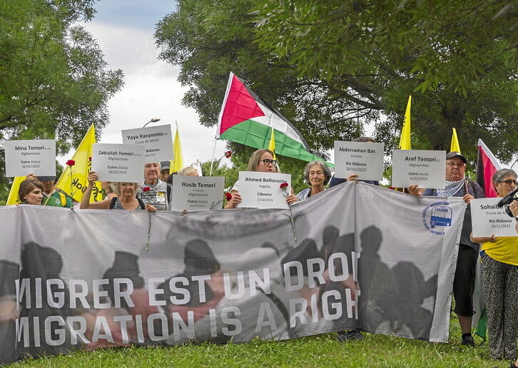 La Caravana Mugak Zabalduz salió ayer de Irun.