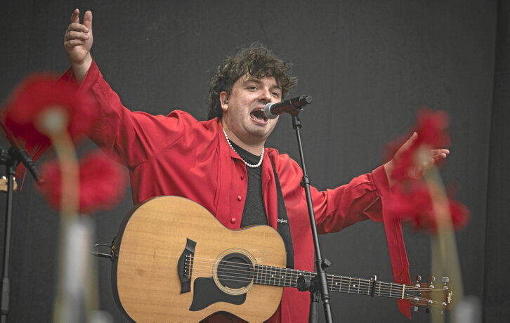 Janus Lester oholtza gainean. 