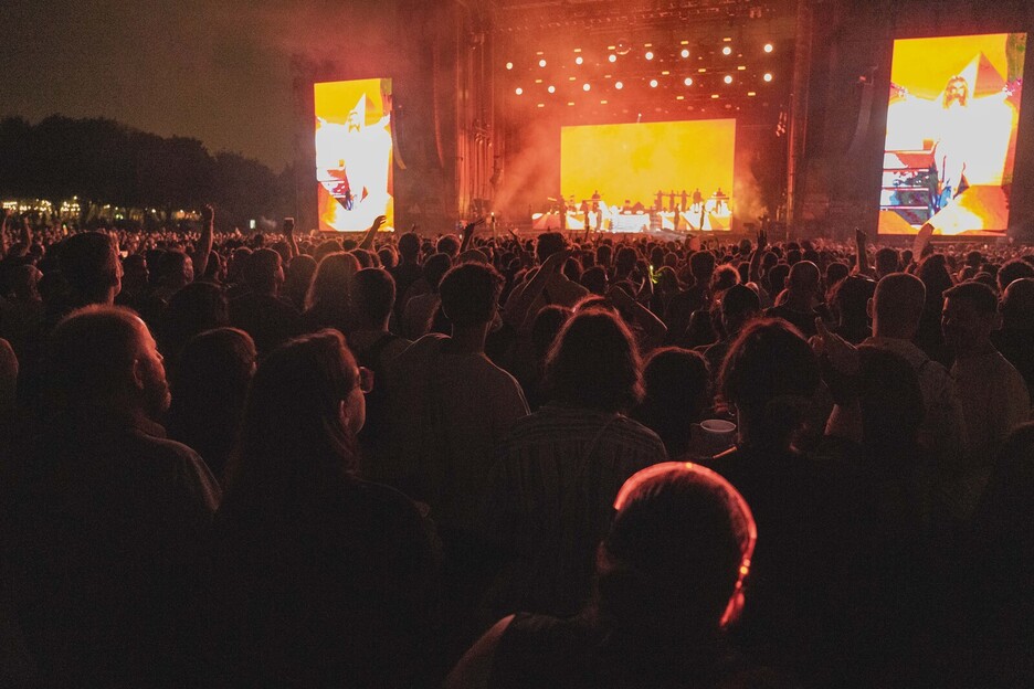 Itxura hau zuen Kobetamendiko oholtza nagusia Kylie MInoguen kontzertuan. Itxura hau zuen Kobetamendiko oholtza nagusia Kylie MInoguen kontzertuan.