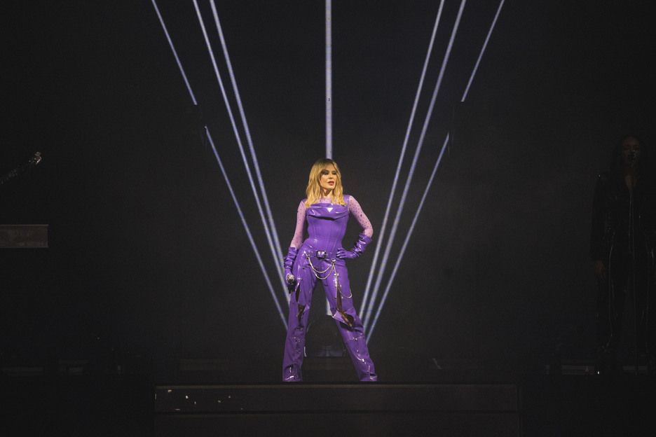 Zure oinetara, Kylie. Zure oinetara, Kylie.