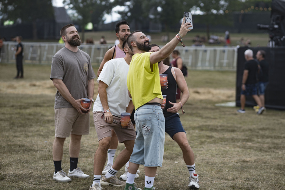 ... edo barrutik. Eta mugikorra, beti lagun. ... edo barrutik. Eta mugikorra, beti lagun.
