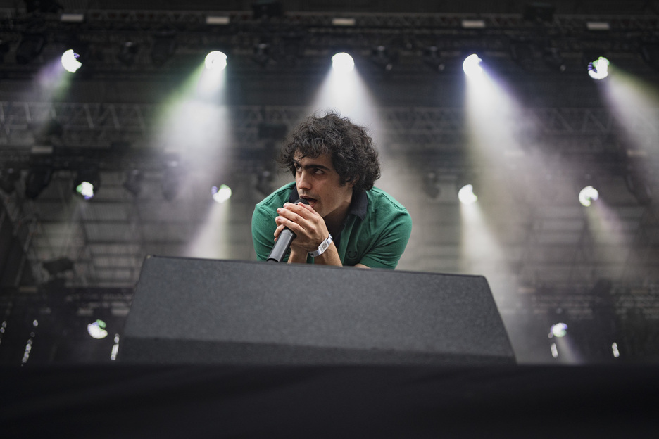 Carolina Durante madrildarren abeslariak, ebakuntza baten ostean makulu baten laguntza behar izan zuen arren, giroa berotu zuen. Carolina Durante madrildarren abeslariak, ebakuntza baten ostean makulu baten laguntza behar izan zuen arren, giroa berotu zuen.