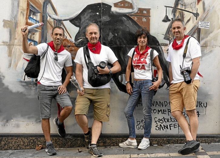 Iñigo Uriz, Aitor Karasatorre, Idoia Zabaleta y Jagoba Manterola, esta vez al otro lado de la cámara.