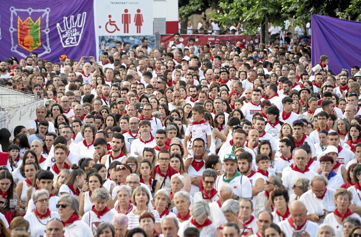 La Plaza del Castillo, abarrotada durante la concentración contra la agresión sexual.