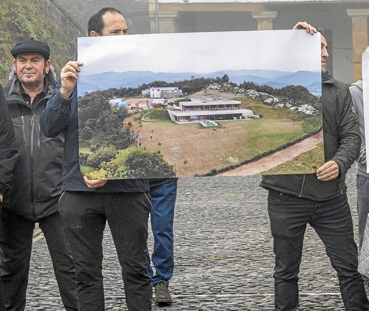 Protesta contra la construcción del chalet.