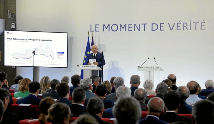 Bayrou compareció bajo el lema «El momento de la verdad».