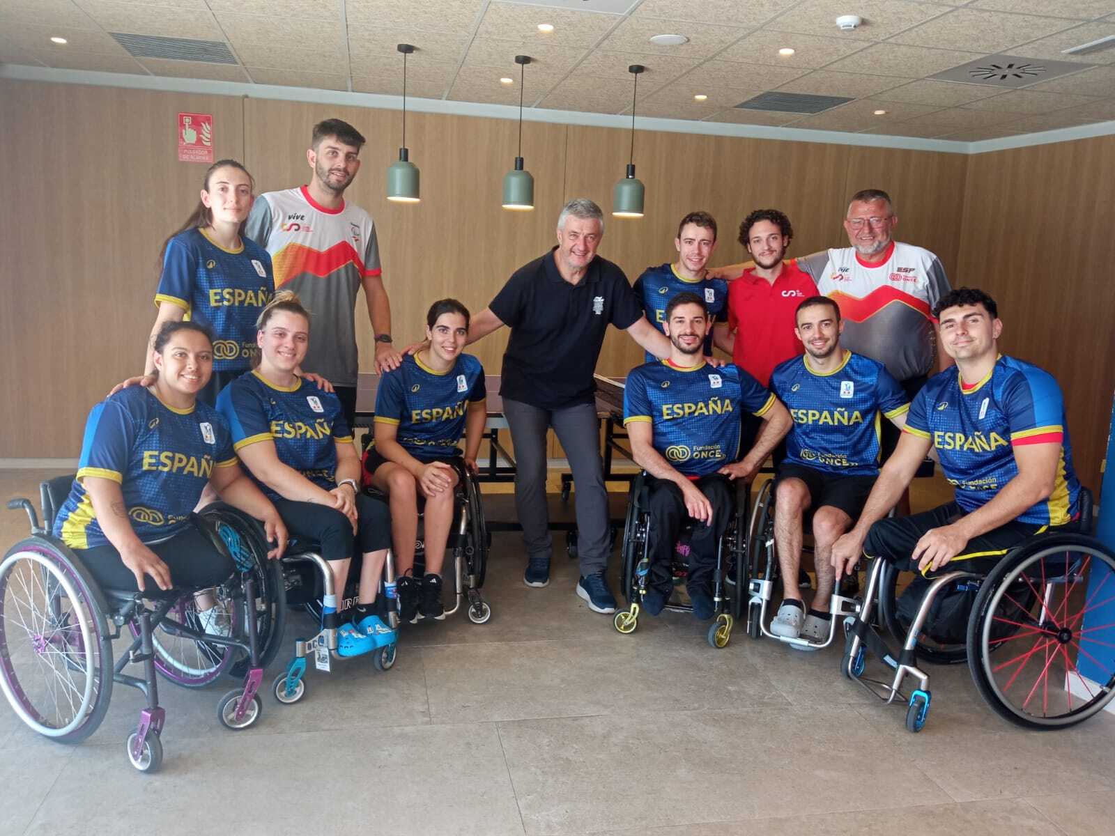 La selección española masculina y femenina que disputará los Juegos Mundiales Universitarios. (@BSRESPAÑA)