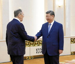 El presidente chino, Xi Jinping, recibió al ministro ruso de Exteriores, Serguei Lavrov.