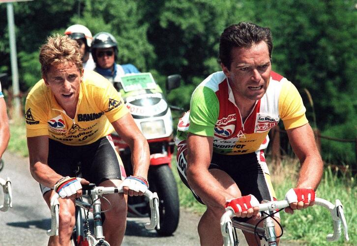 Hinault ya sin el amarillo tirando de Lemond, que ganaría su primer Tour en aquel 1986.