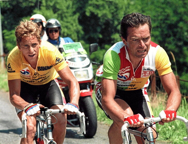 Hinault ya sin el amarillo tirando de Lemond, que ganaría su primer Tour en aquel 1986.