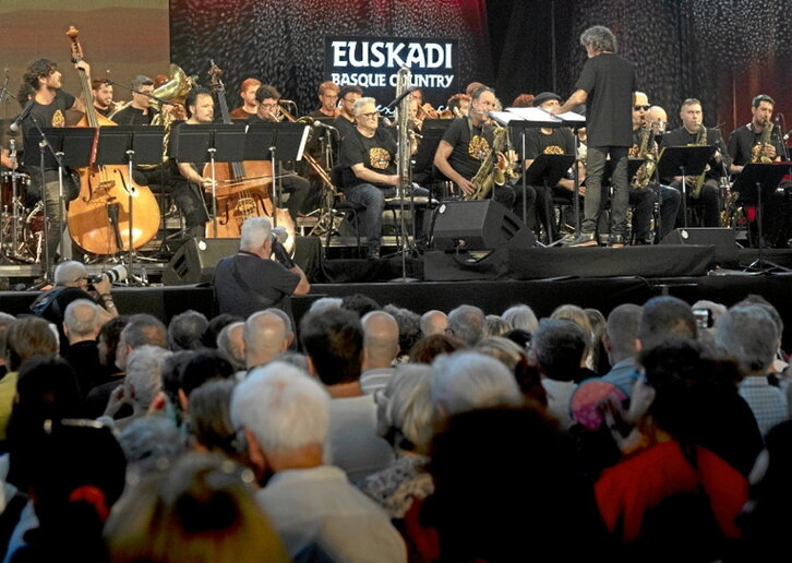 Sumrrá hiruko galiziarrak eskainitako emanaldiaren une bat.