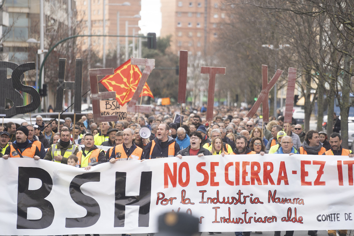 Imagen de una de las multitudinarias manifestaciones que se han celebrado contra el cierre de BSH de Ezkirotz.