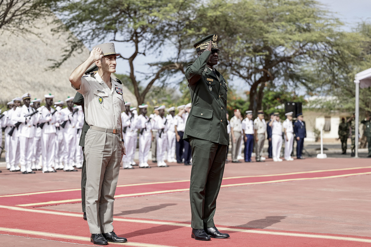 Ceremonia de retirada de la presencia militar francesa en Senegal tras 65 años.