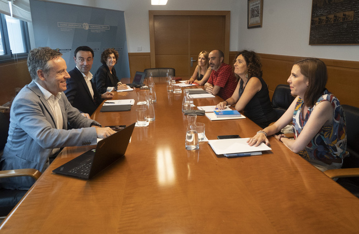 Reunión entre el Ejecutivo, ELA y LAB en la sede de Lakua.