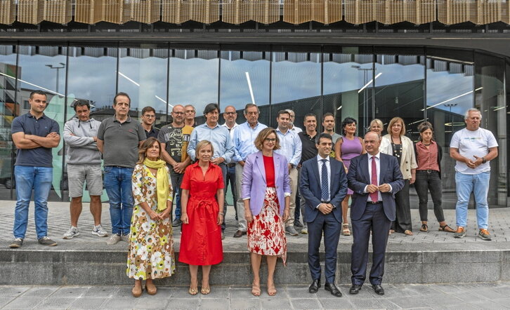 Responsables institucionales posan tras la reunión del grupo motor del PEC.