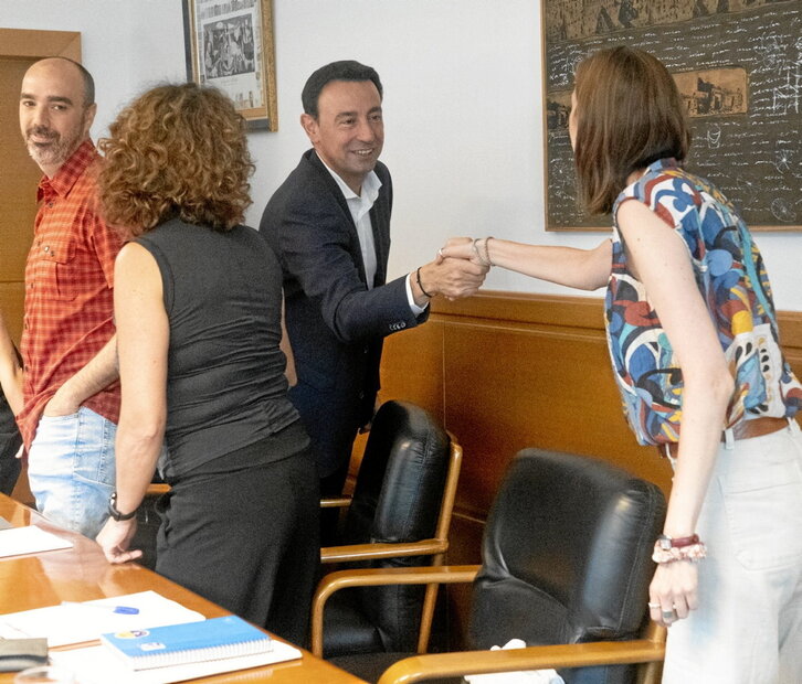Imagen de la reunión celebrada ayer en Lakua.