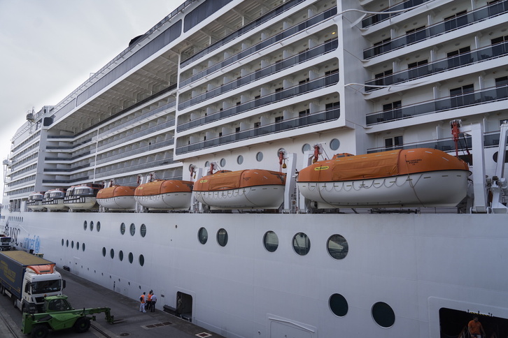 Un crucero fondeado en Getxo, en una imagen de archivo.