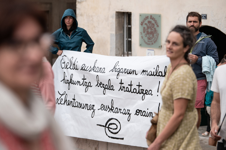 EHEren mobilziazioa Baionan. Euskal Museoaren aurrean.