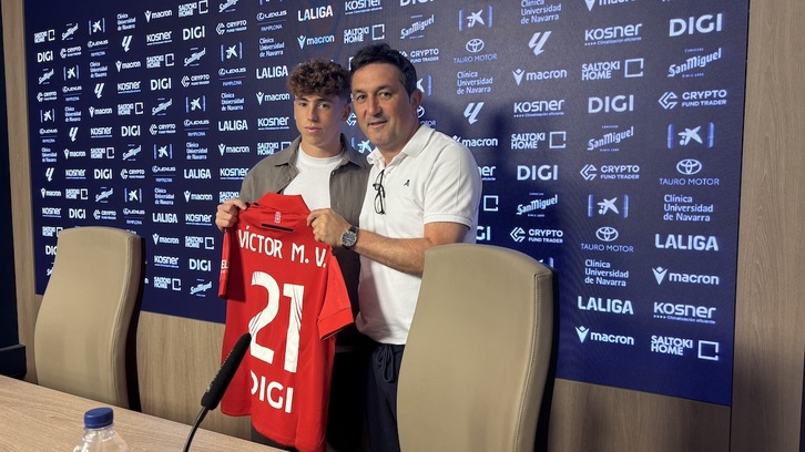 Víctor Muñoz lucirá el dorsal 21, número elegido por el propio jugador.