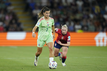 Inglaterra rebosa de talento pero cuando Cantore se inspira, los rivales también sufren.