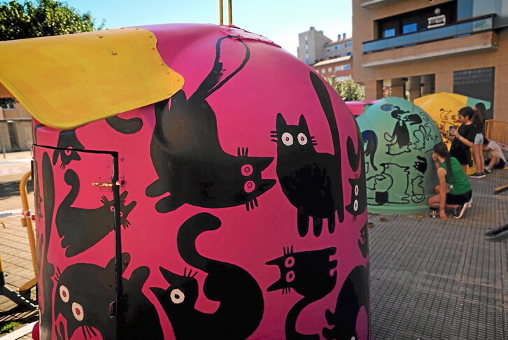 Beira-edukiontzi zaharrak, egokituta eta apainduta.