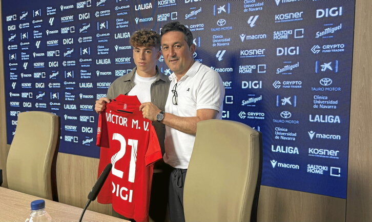 Víctor Muñoz lucirá la próxima campaña el dorsal 21, número que él mismo eligió entre varios.