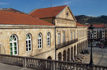 Gernikako eskola zaharrak, artxiboko irudian.