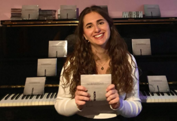 Maren Otegik piano horren orduan sartutako ordu asko ‘Noraezean’ diskoan entzun daitezke.