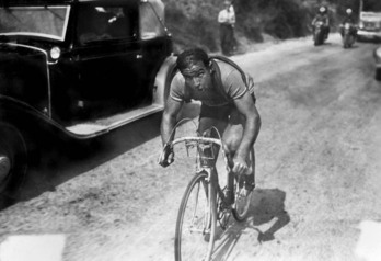 Roger Lapébie en la novena etapa del Tour del 1937.