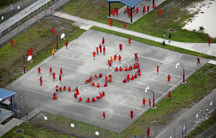 Atxilotuak, Kromeko zentroan, Miamin.