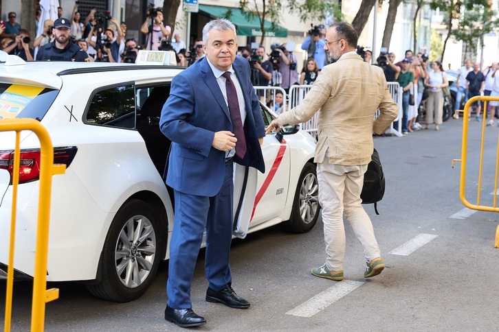 Santos Cerdán llegando al Tribunal Supremo. De ahí sería trasladado a prisión.