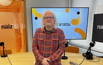 Mikel Markez musikaria NAIZ irratiako estudioetan 