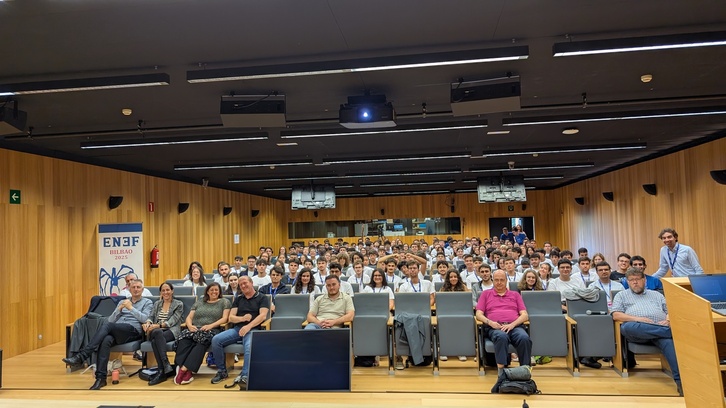 Espainiar Estatuko fisikari gazteak Donostian izan dira asteazken honetan.