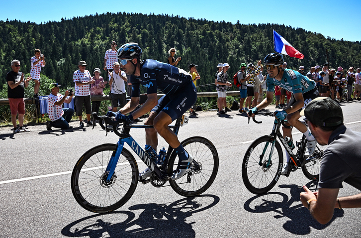 Imanol Erviti, uno de los gregarios más aclamados por el pelotón, durante el Tour de 2022.