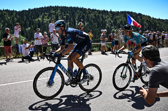 Imanol Erviti, uno de los gregarios más aclamados, durante el Tour de 2022. 