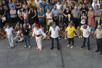 Oiartzungo alkatea, Joana Mendiburu, iazko soka-dantza gidatzen.